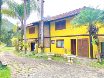 Casa de Condomínio com 4 Quartos à venda, 300m² no Cuiabá, Petrópolis