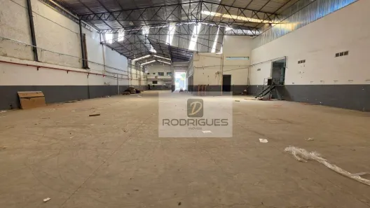 Galpão/Depósito/Armazém para alugar, 1800m² no Campestre, Santo André