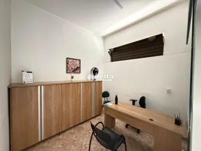 Casa com 3 Quartos à venda, 280m² no Umuarama, Uberlândia