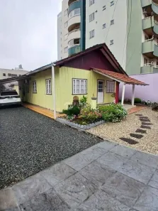 Casa com 3 Quartos para alugar, 146m² no Centro, Jaraguá do Sul