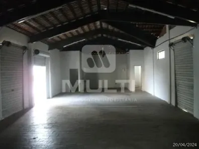 Casa com 1 Quarto à venda, 280m² no Segismundo Pereira, Uberlândia