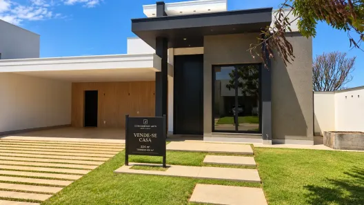 Casa com 3 Quartos à venda, 224m² no Laranjeiras, Uberlândia