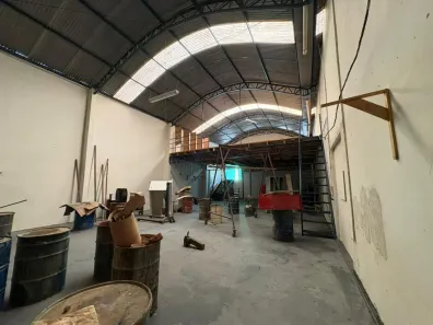 Galpão/Depósito/Armazém para alugar, 250m² no Waldemar Hauer, Londrina