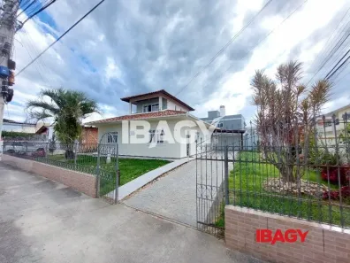 Casa com 3 Quartos para alugar, 138m² no Sertão do Maruim, São José