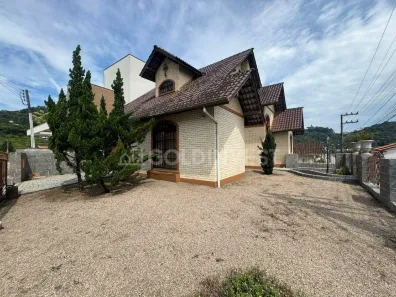 Casa com 3 Quartos para alugar, 220m² no Guarani, Brusque