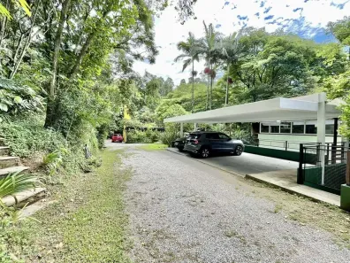 Casa de Condomínio com 3 Quartos à venda, 380m² no Chácara do Refúgio, Carapicuíba