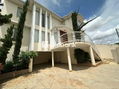 Imóvel Comercial com 7 Quartos à venda, 460m² no Ibituruna, Montes Claros