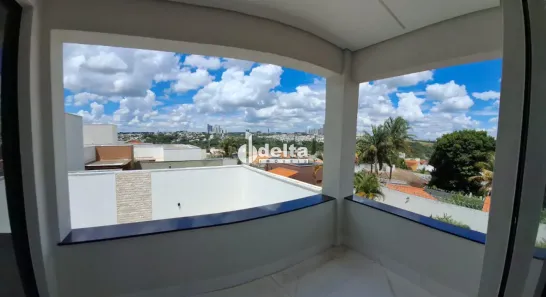 Casa com 4 Quartos à venda, 396m² no Cidade Jardim, Uberlândia
