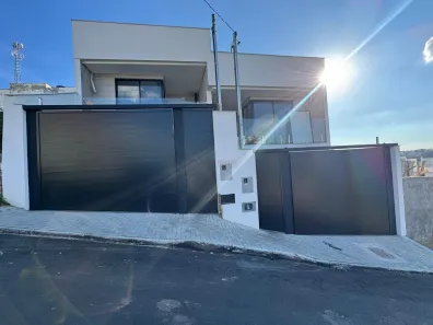Casa com 3 Quartos à venda, 142m² no São Pedro, Juiz de Fora