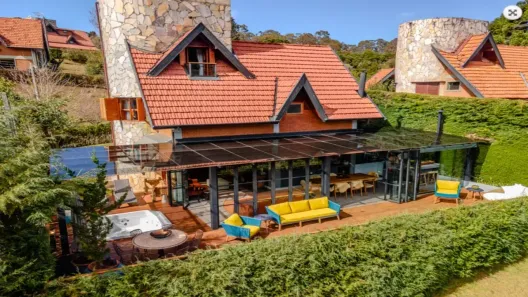 Casa de Condomínio com 3 Quartos à venda, 220m² no Vila Capivari, Campos do Jordão