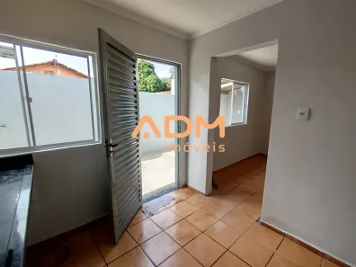 Casa com 2 Quartos para alugar, 49m² no Jardim Mariliza, Goiânia