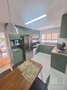 Casa de Condomínio com 3 Quartos para alugar, 247m² no Alphaville, Santana de Parnaíba