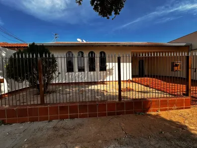 Casa com 3 Quartos à venda, 199m² no Jardim Guararapes, Londrina