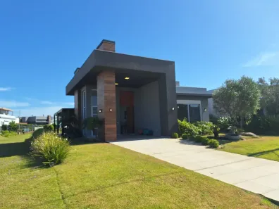 Casa de Condomínio com 3 Quartos à venda, 175m² no XANGRI-LÁ, Xangri-lá