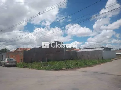 Lote/Terreno à venda, 220m² no Planalto, Montes Claros