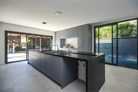 Sobrado com 4 Quartos à venda, 380m² no Alto de Pinheiros, São Paulo