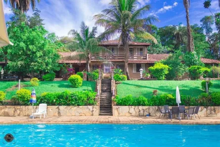 Casa com 5 Quartos para alugar, 5480m² no Caiapós, Contagem