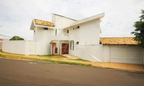 com 3 Quartos para alugar, 200m² no Parque das Esmeraldas, Marília