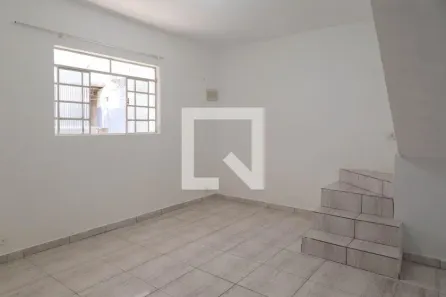 Casa com 1 Quarto para alugar, 50m² no Jardim Adriana, Guarulhos