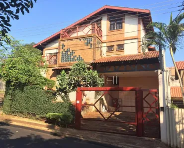 Casa com 3 Quartos à venda, 385m² no Champagnat, Londrina
