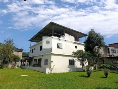 Sobrado com 3 Quartos à venda, 442m² no Xerém, Duque de Caxias
