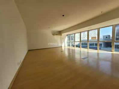 Sala Comercial para alugar, 81m² no Moinhos de Vento, Porto Alegre