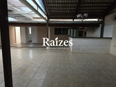 Casa com 3 Quartos à venda, 335m² no Presidente Roosevelt, Uberlândia