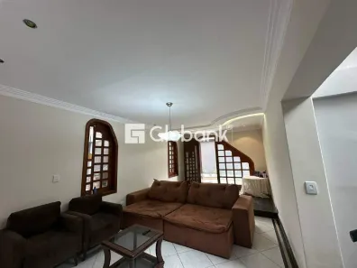 Casa com 5 Quartos à venda, 300m² no São José, Montes Claros