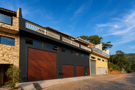 Sobrado com 4 Quartos à venda, 379m² no Pastoril, Ribeirão Pires