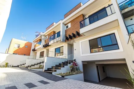 Sobrado com 3 Quartos à venda, 174m² no Uberaba, Curitiba