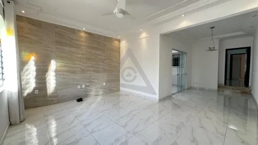 Casa com 3 Quartos para alugar, 216m² no Parque São Quirino, Campinas