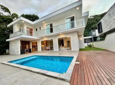 Casa com 3 Quartos à venda, 430m² no América, Joinville