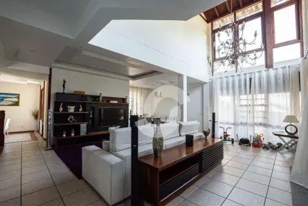 Casa com 5 Quartos à venda, 460m² no Camboinhas, Niterói