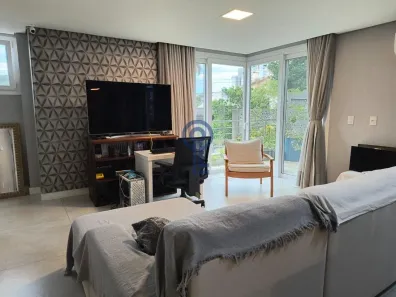 Casa com 3 Quartos para alugar, 230m² no Agronômica, Florianópolis