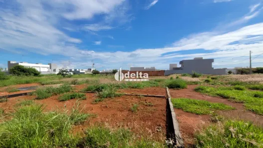 Lote/Terreno à venda, 396m² no Novo Mundo, Uberlândia
