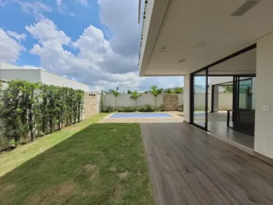 Casa de Condomínio com 4 Quartos à venda, 360m² no Granja Marileusa, Uberlândia
