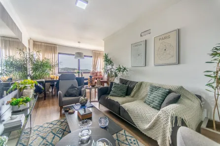 Apartamento com 2 Quartos à venda, 75m² no Três Figueiras, Porto Alegre