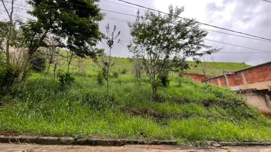 Lote/Terreno à venda, 662m² no São Pedro, Juiz de Fora