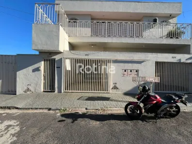 Casa com 3 Quartos para alugar, 80m² no Tibery, Uberlândia