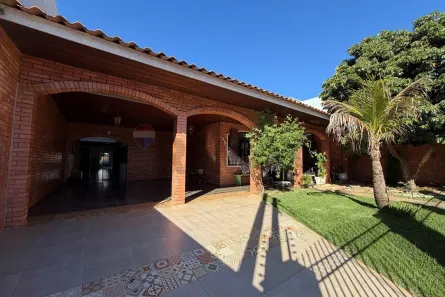 Casa com 4 Quartos para alugar, 301m² no Centro, Cascavel