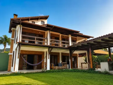 Casa com 2 Quartos para alugar, 120m² no Morro das Pedras, Florianópolis