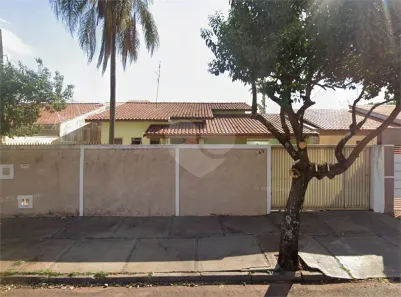 Casa com 3 Quartos à venda, 178m² no Parque Laranjeiras, Araraquara