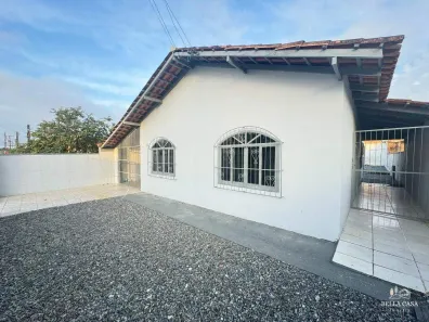 Casa com 4 Quartos para alugar, 120m² no Paranaguamirim, Joinville