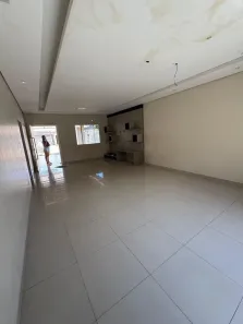 Casa com 3 Quartos para alugar, 100m² no Distrito Industrial, Cuiabá