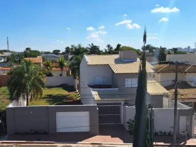 Sobrado com 3 Quartos à venda, 288m² no Jardim Karaíba, Uberlândia
