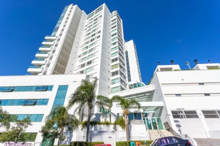 Apartamento com 2 Quartos para venda ou aluguel, 74m² no Três Figueiras, Porto Alegre