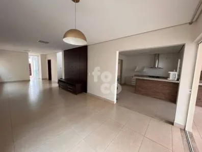 Sobrado com 3 Quartos à venda, 240m² no Jardim Karaíba, Uberlândia