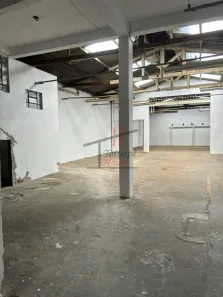 Galpão/Depósito/Armazém à venda, 300m² no Vila Antonieta, São Paulo