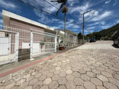 Casa com 2 Quartos à venda, 253m² no Trindade, Florianópolis