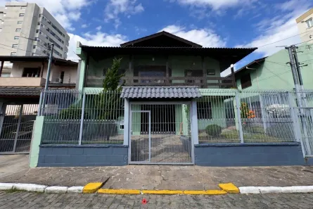 Casa com 3 Quartos à venda, 290m² no Jardim América, Caxias do Sul